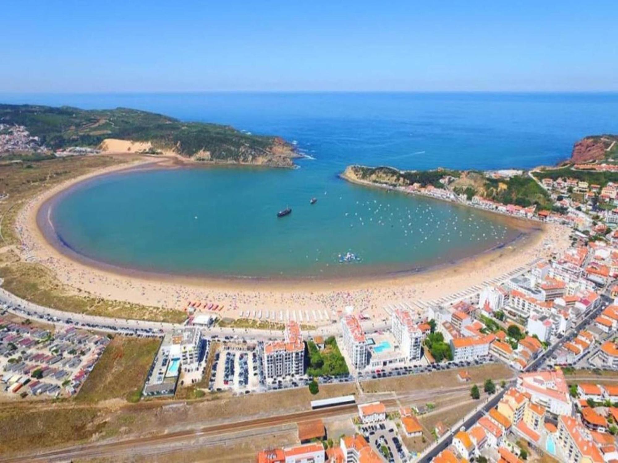 Beautiful Apartment In S O Martinho Do Porto With Balcony Sao Martinho do Porto Luaran gambar