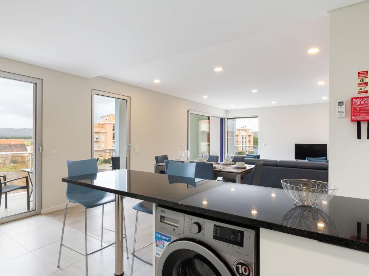 Beautiful Apartment In S O Martinho Do Porto With Balcony Sao Martinho do Porto Luaran gambar