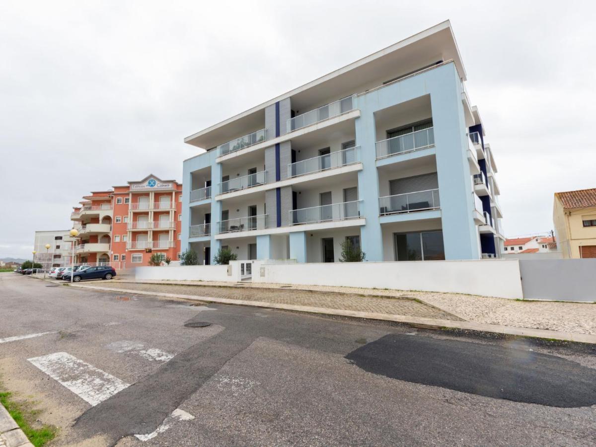 Beautiful Apartment In S O Martinho Do Porto With Balcony Sao Martinho do Porto Luaran gambar